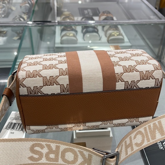 Michael Kors Men’s Women’s Cooper mini duffle xbody NWT 
Light Cream Multi 

NWT - Picture 6 of 16